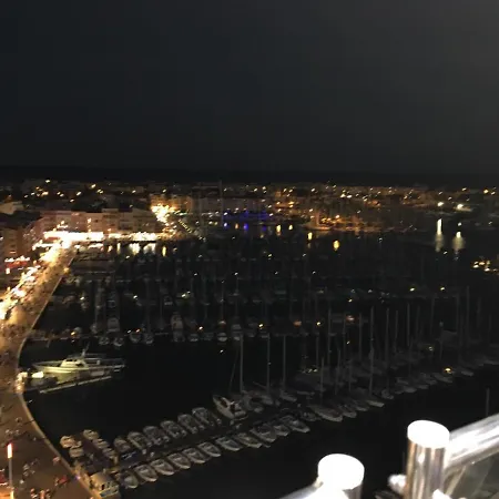 Studio Le Pharo, Plage, Piscine, Centre Port Apartment *