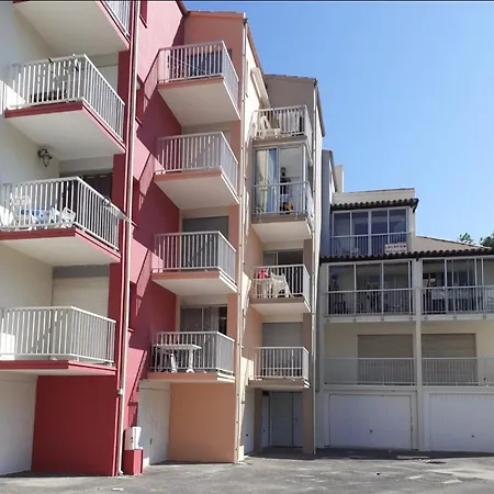 Apartment Studio Le Pharo, Plage, Piscine, Centre Port