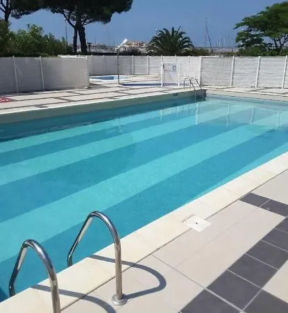 Studio Le Pharo, Plage, Piscine, Centre Port Apartment Agde